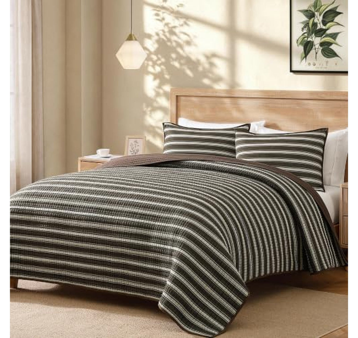 Queen Lightweight Reversible Quilt Set with Shams