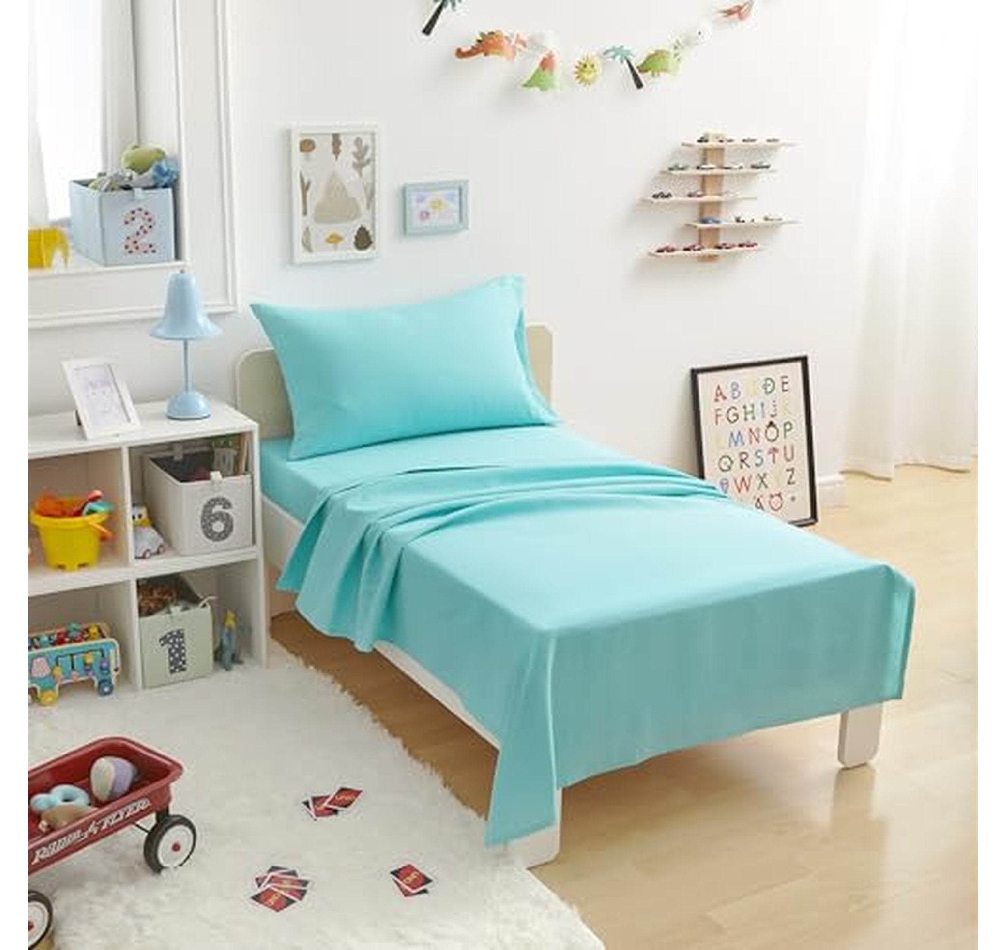 Amazon Basics Toddler Microfiber 3-Piece Sheet Set